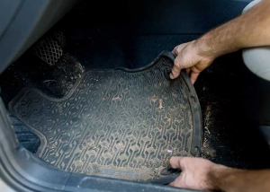 تمیز کردن داخل خودرو
